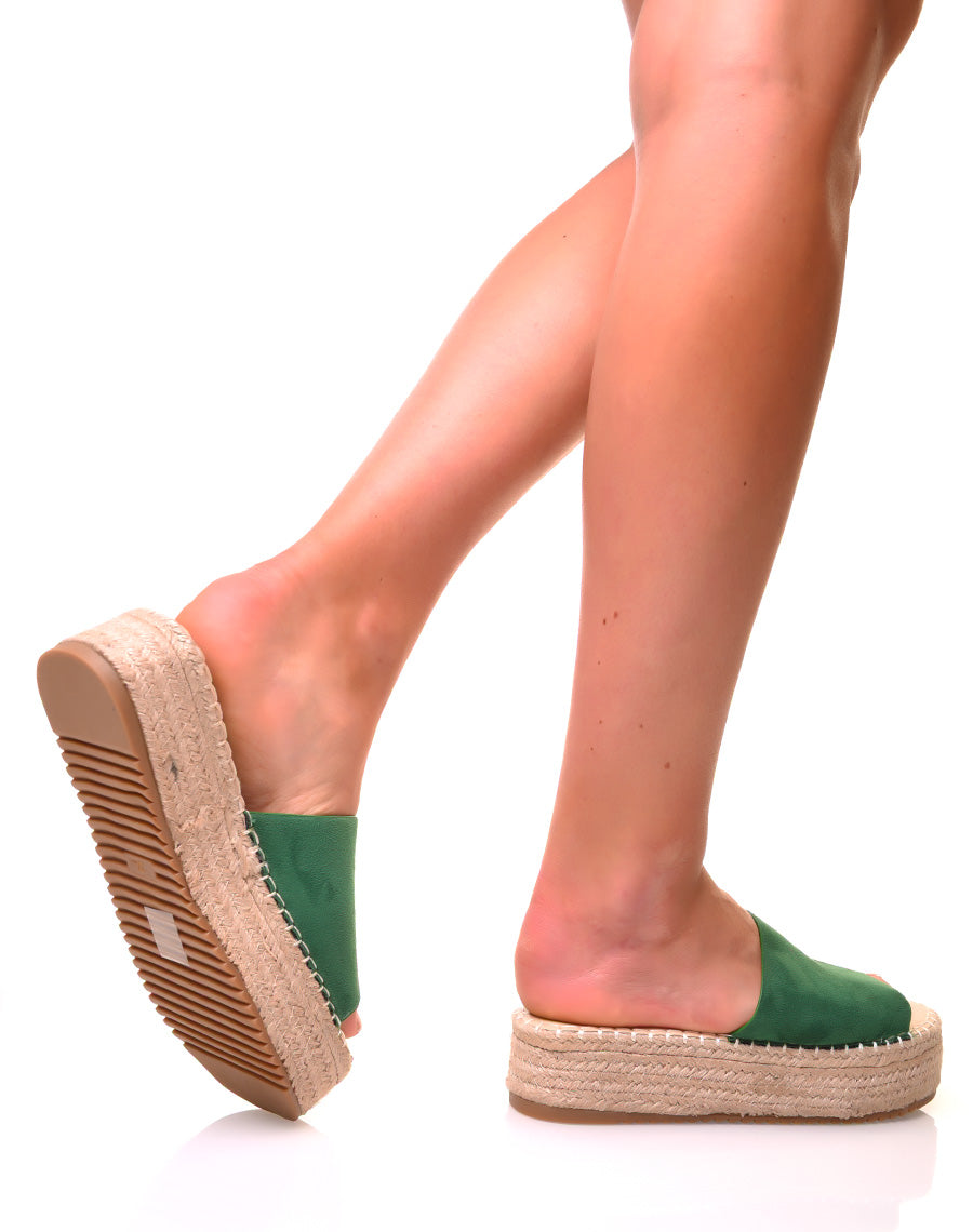 Mules vertes à plateforme en suédine
