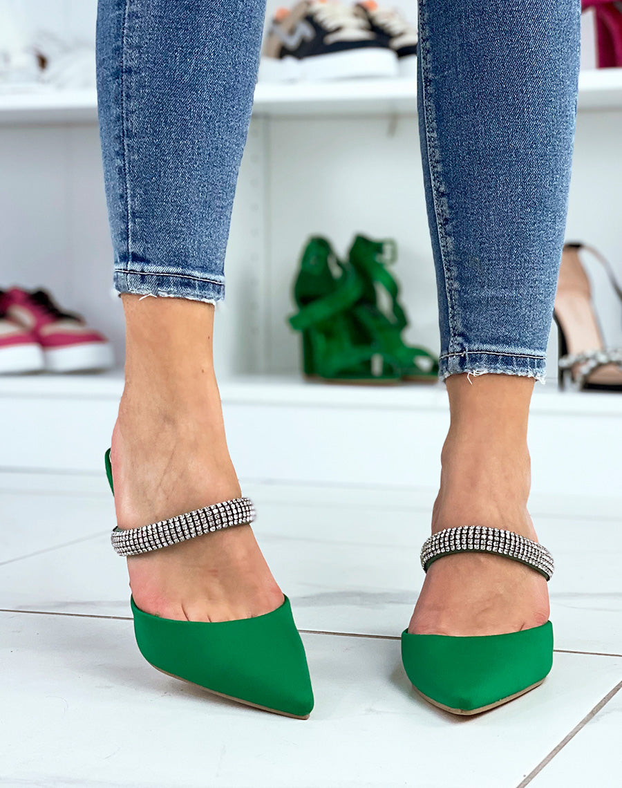 Mules vertes à talon bout pointu et lanière à strass