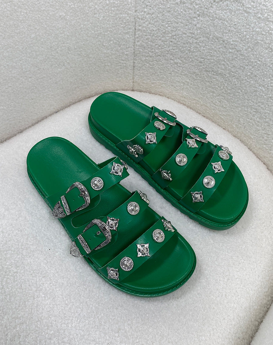 Mules vertes à triple brides à bijoux argentés