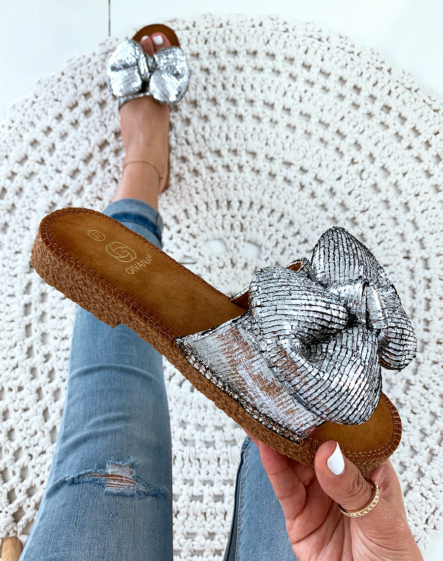 Nu-pied argenté à gros nœud gonflé