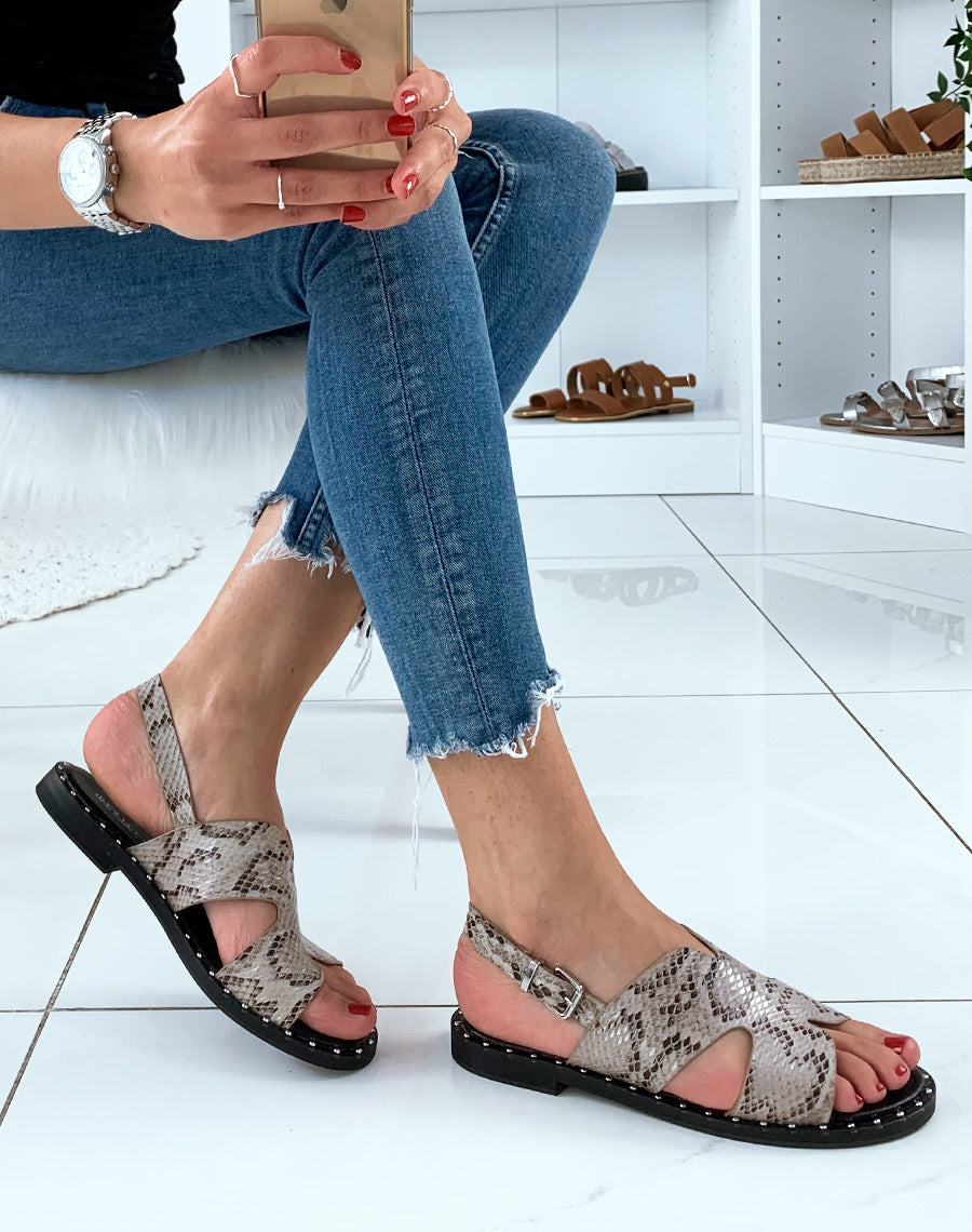 Nu-pied beige imprimé serpent à semelle cloutée