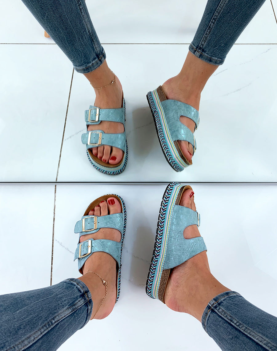 Nu-pied bleu à semelle plateforme style ethnique