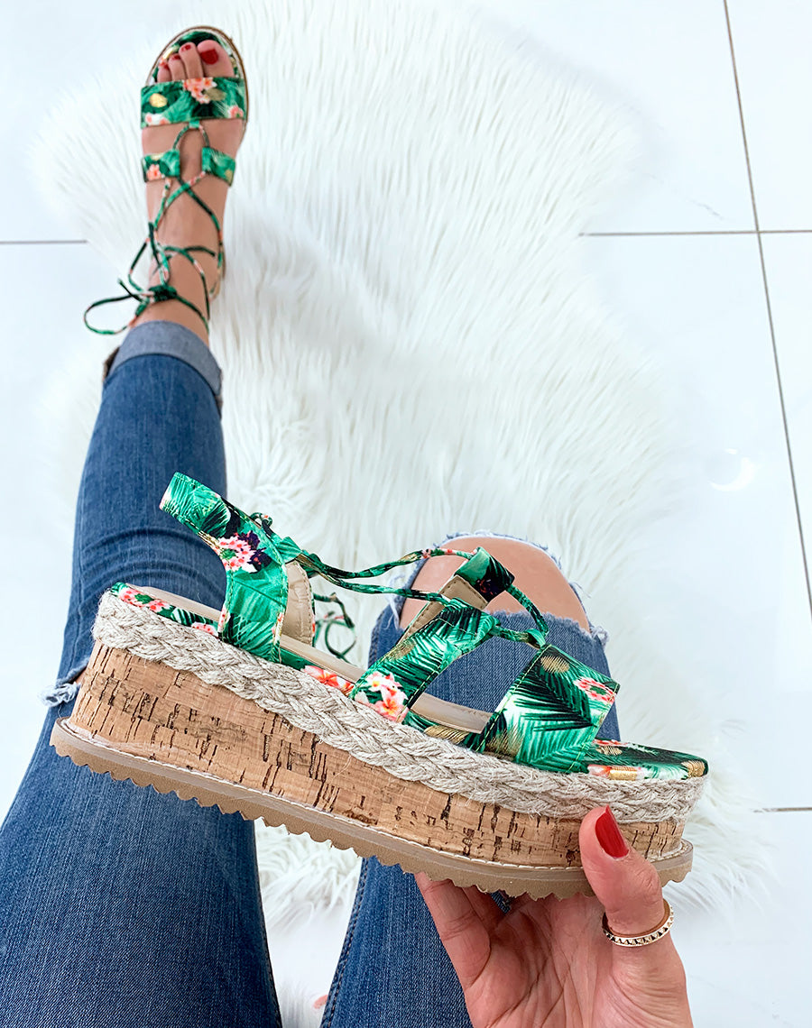 Nu-pied compensé verte à fleur