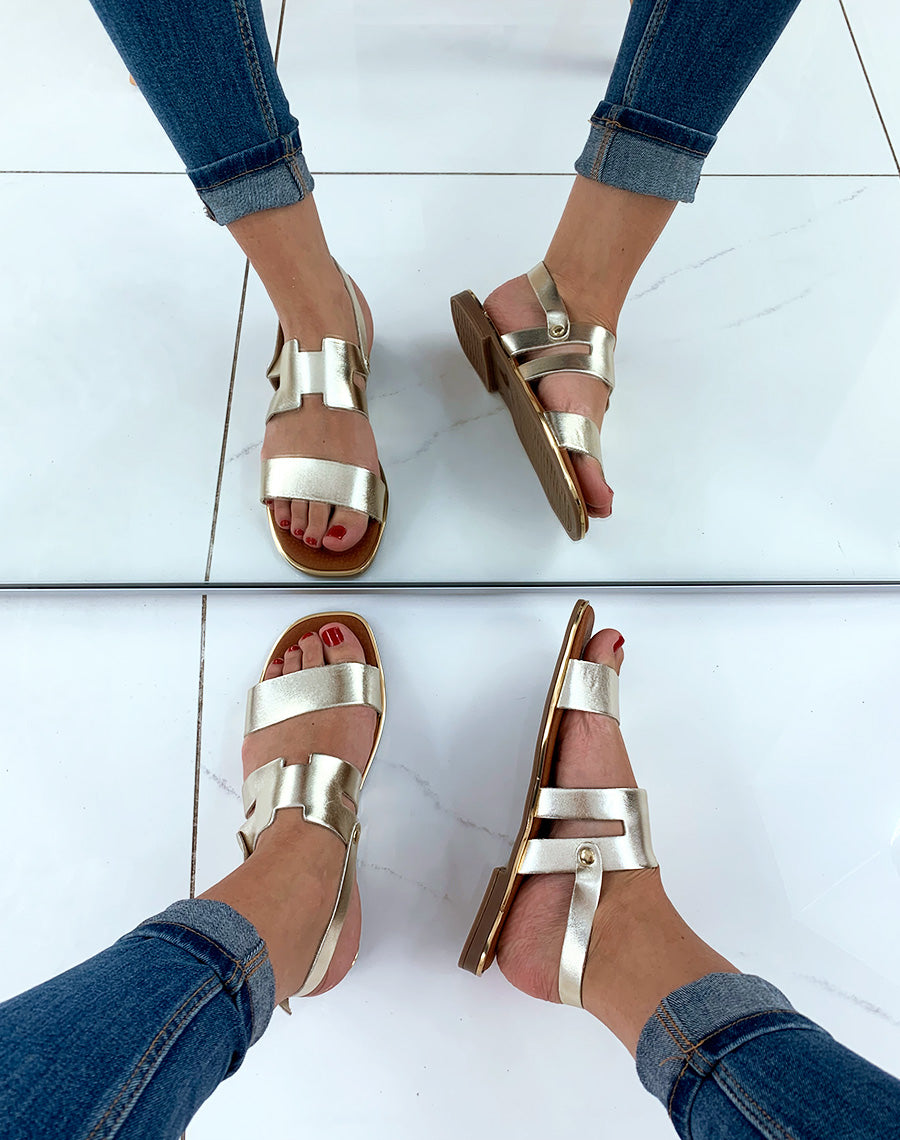 Nu-pied dorée en cuir