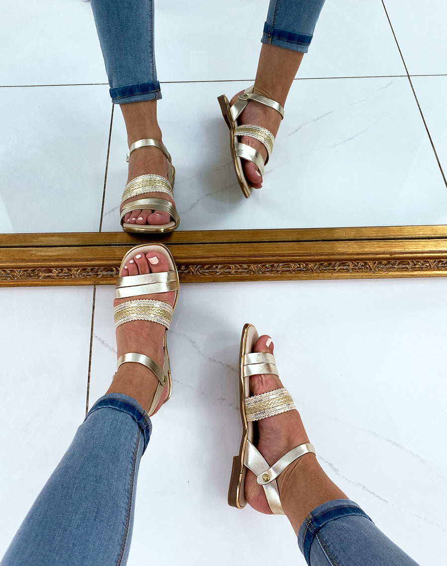 Nu-pied dorée en cuir à bride tressée