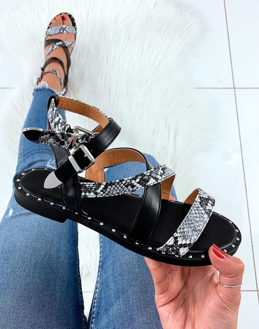 Nu-pied noire effet serpent à semelle cloutée