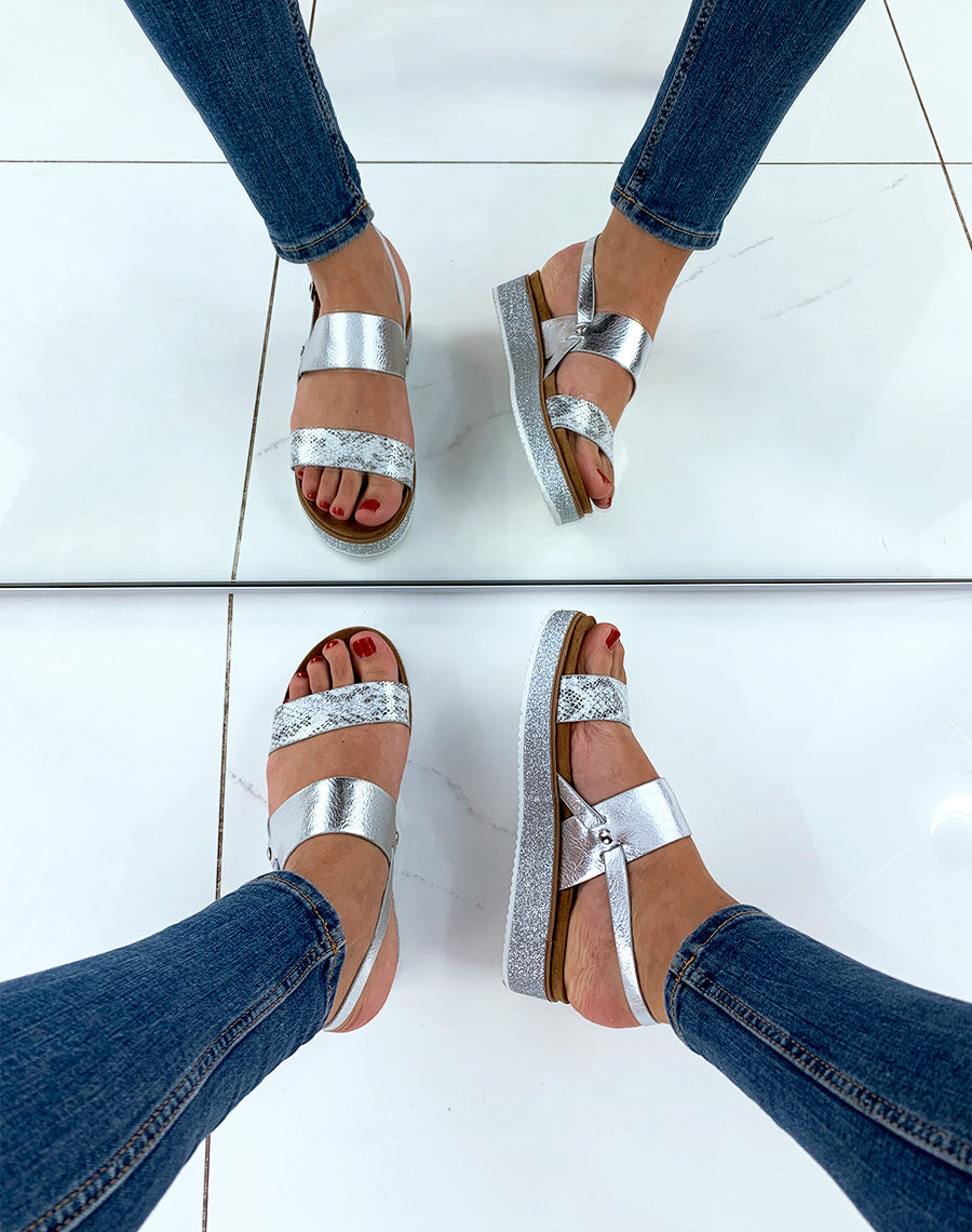 Nu-pieds argentées effet serpent