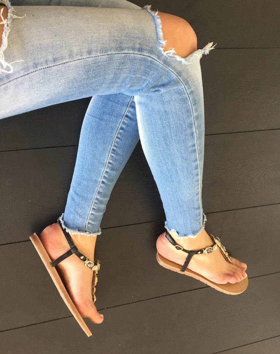 Nu-pieds avec pierre noir