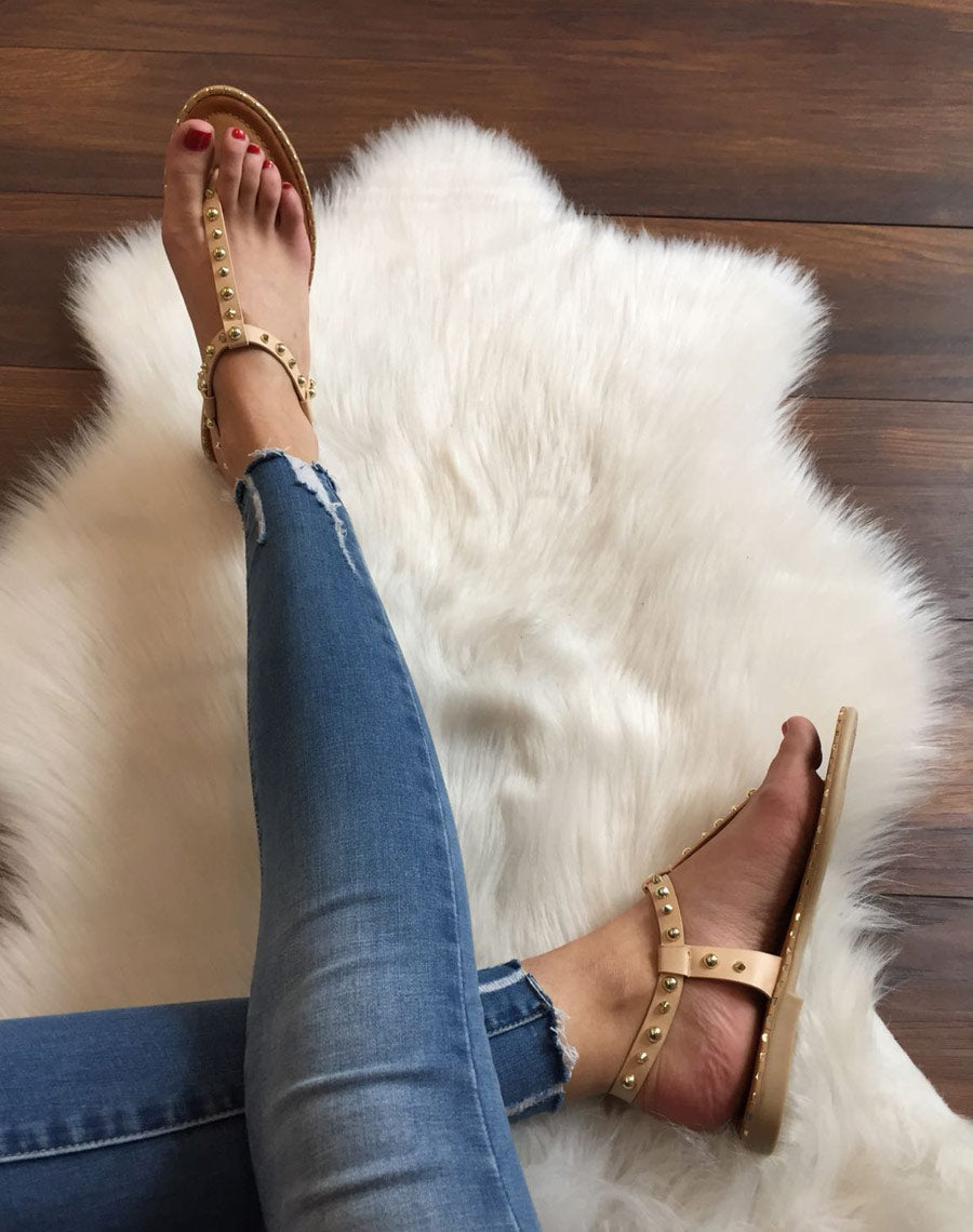 Nu pieds beige cloutés or