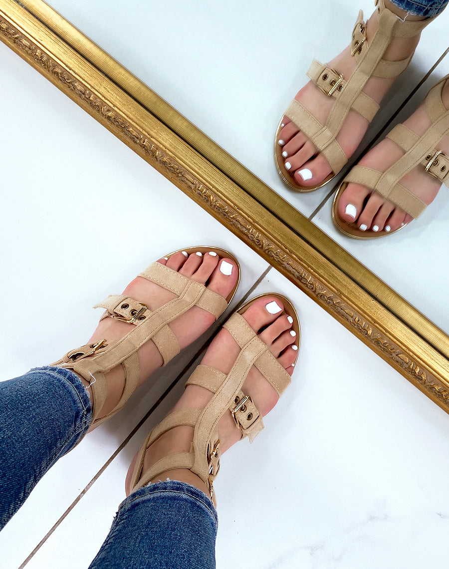 Nu-pieds beiges en suédine et à multiples brides ajustables