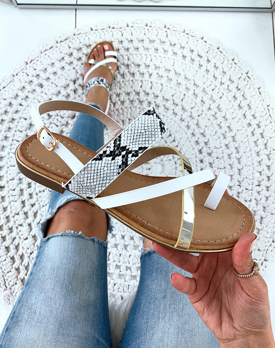 Nu-pieds blanches à brides multiples et orteils