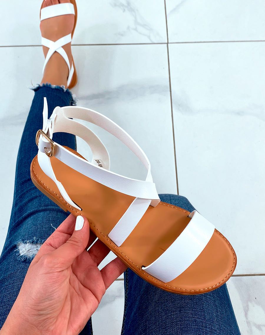 Nu-pieds blancs à multiples brides