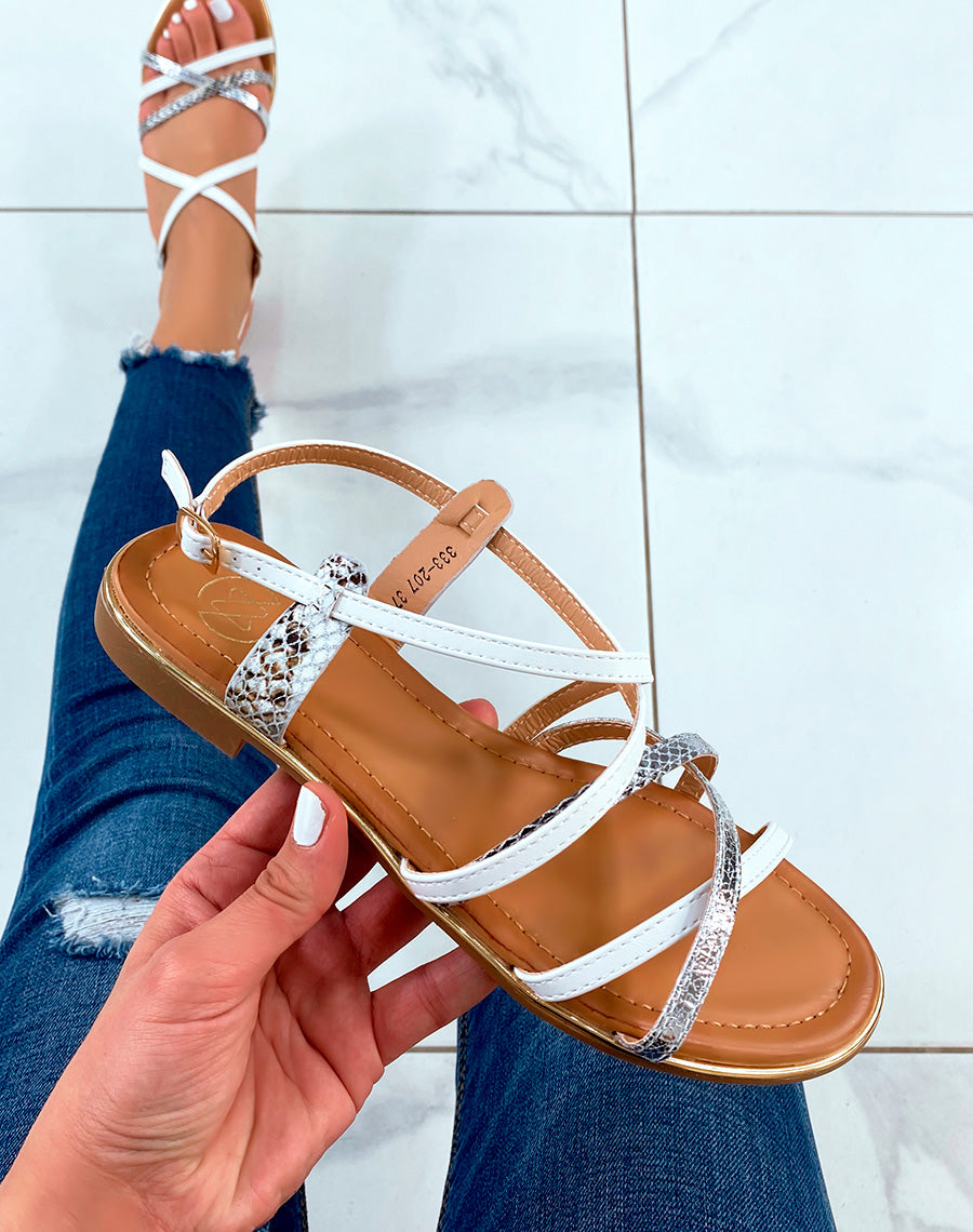 Nu-pieds blancs à multiples fines lanières