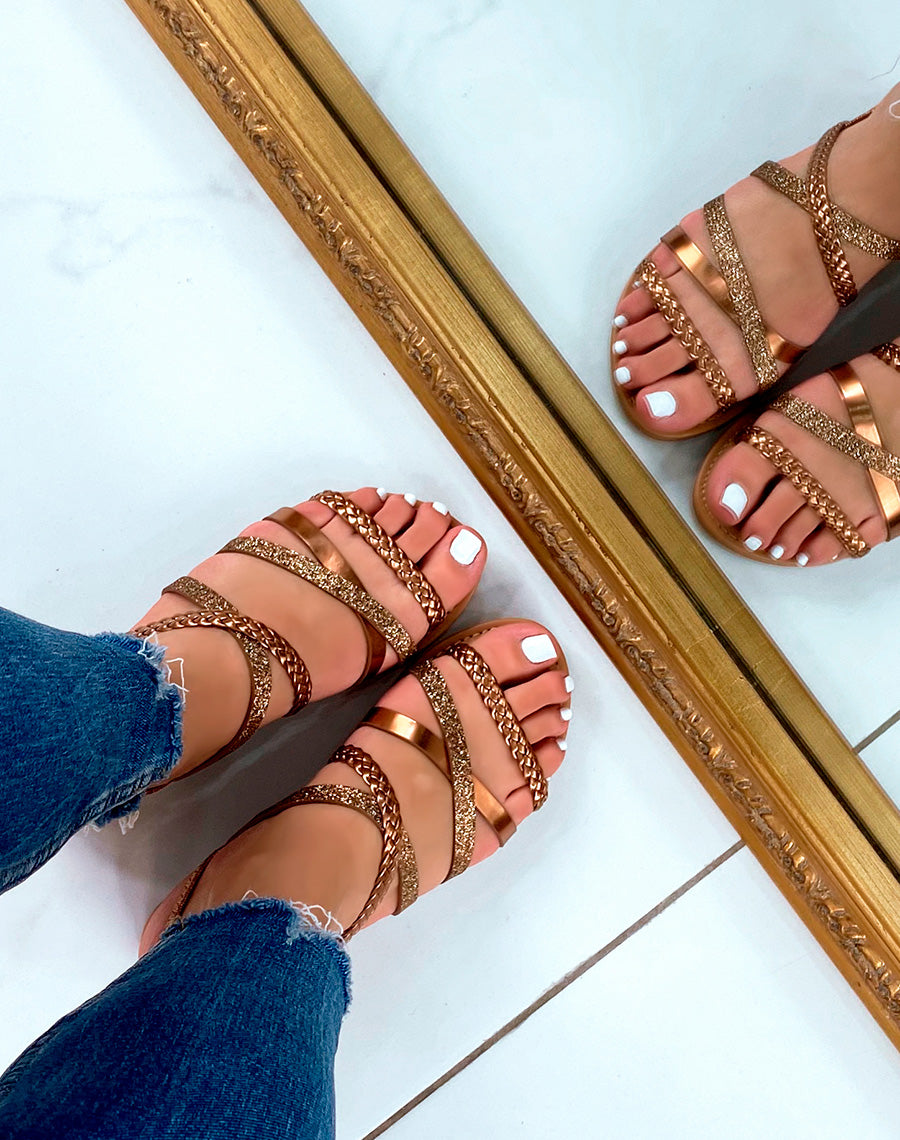Nu-pieds bronze à multiples brides tressées et pailletées