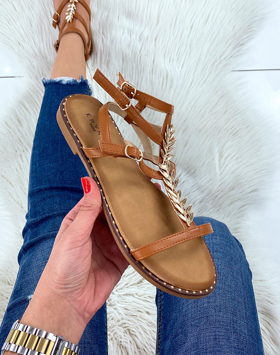 Nu-pieds camel avec détail en forme de feuille dorée