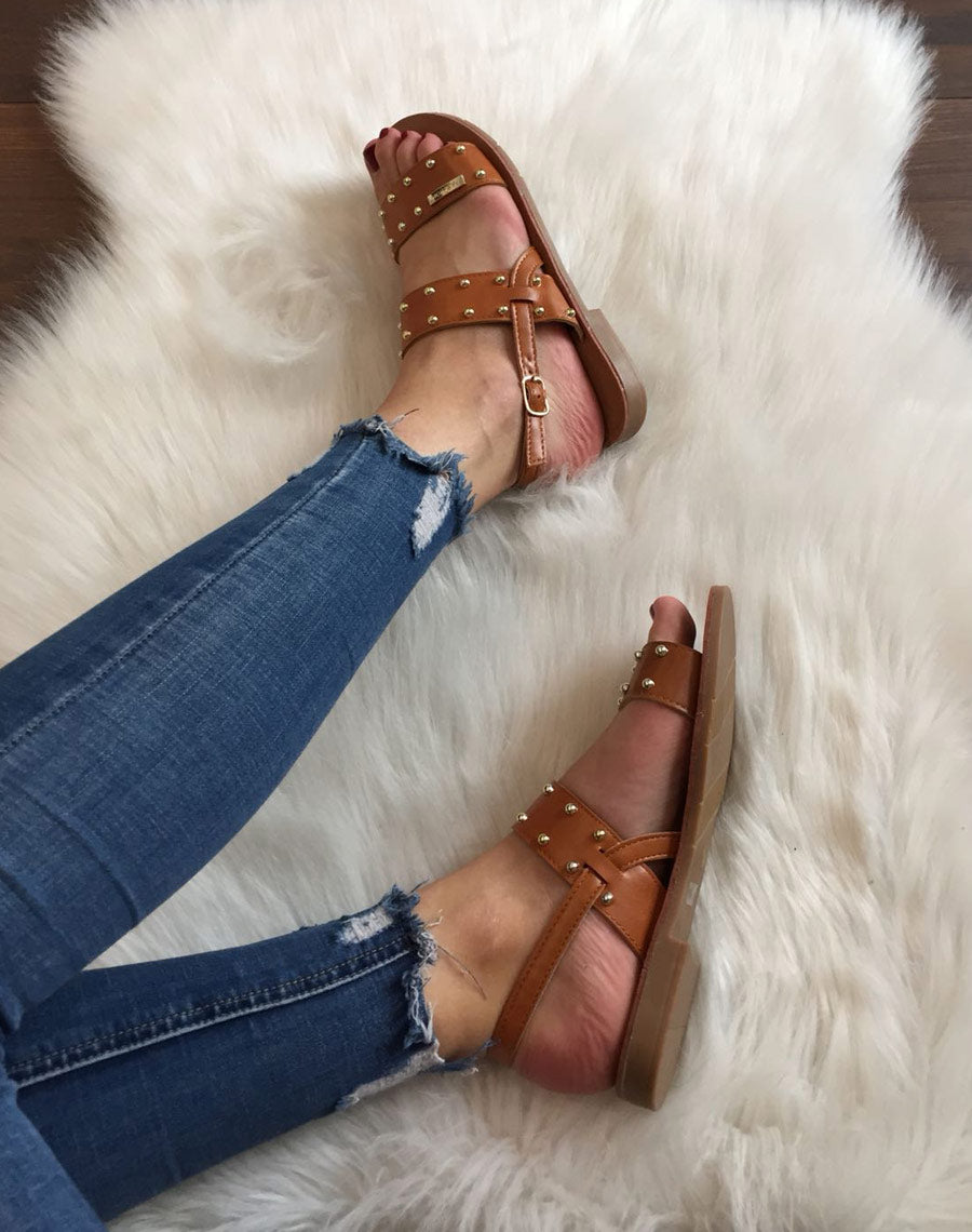 Nu-pieds camel cloutés or