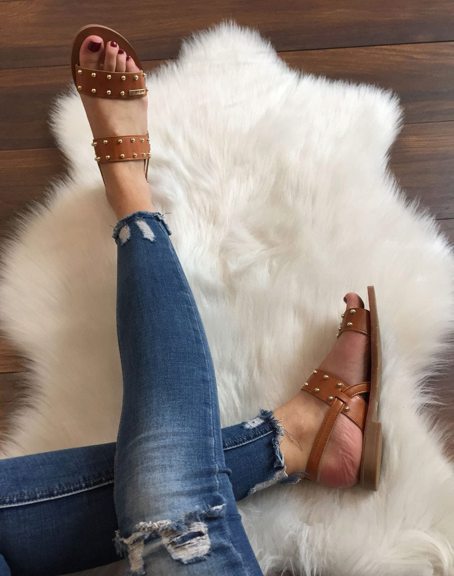 Nu-pieds camel cloutés or