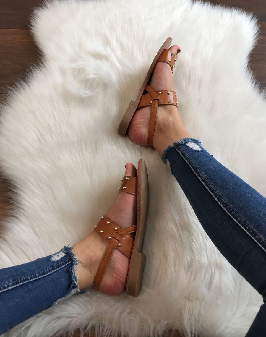 Nu-pieds camel cloutés or