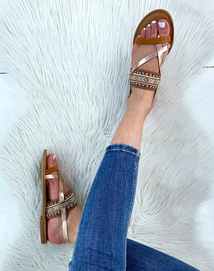 Nu-pieds camel à détails tressés