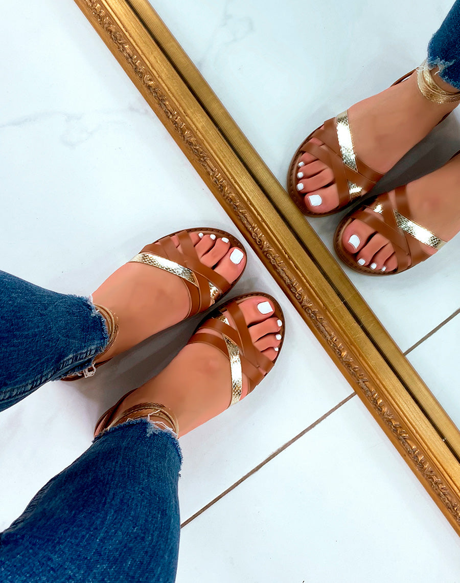 Nu-pieds camel et dorés effet croco