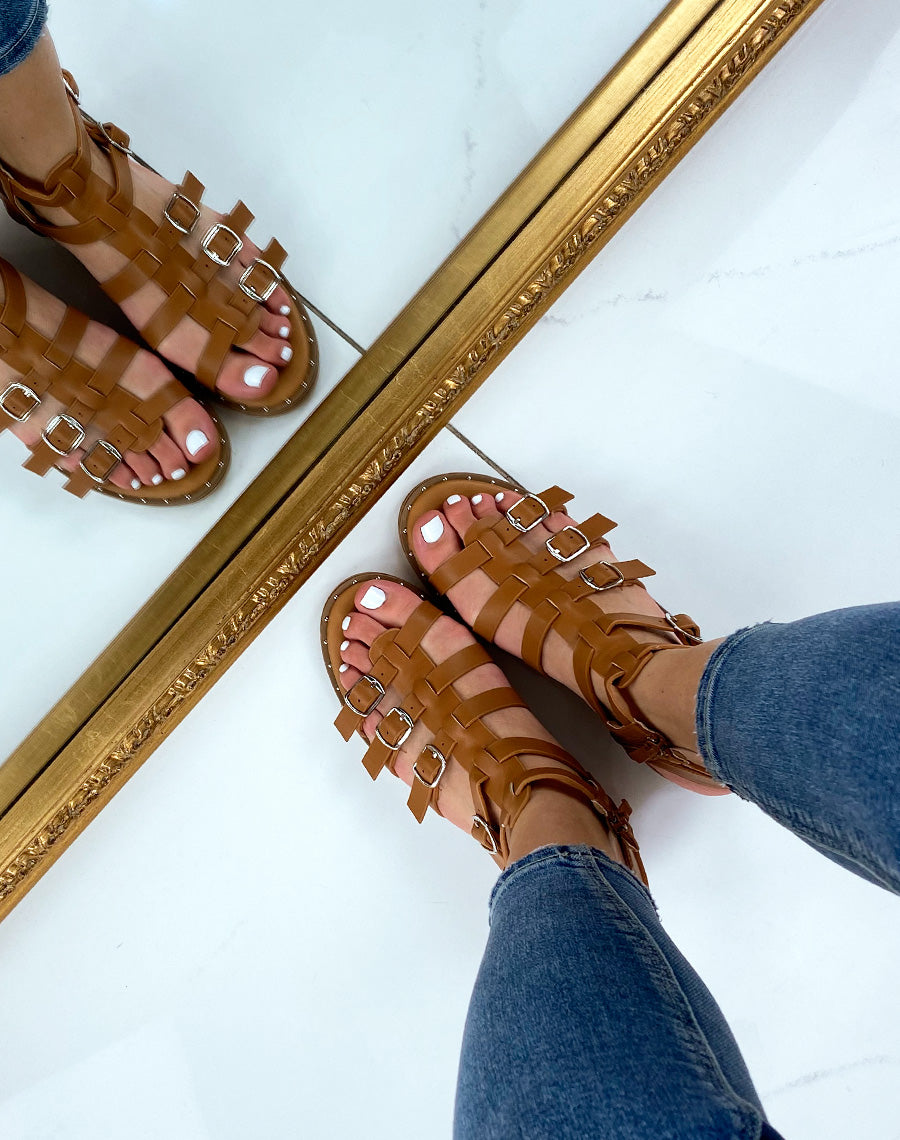 Nu-pieds camel style spartiate