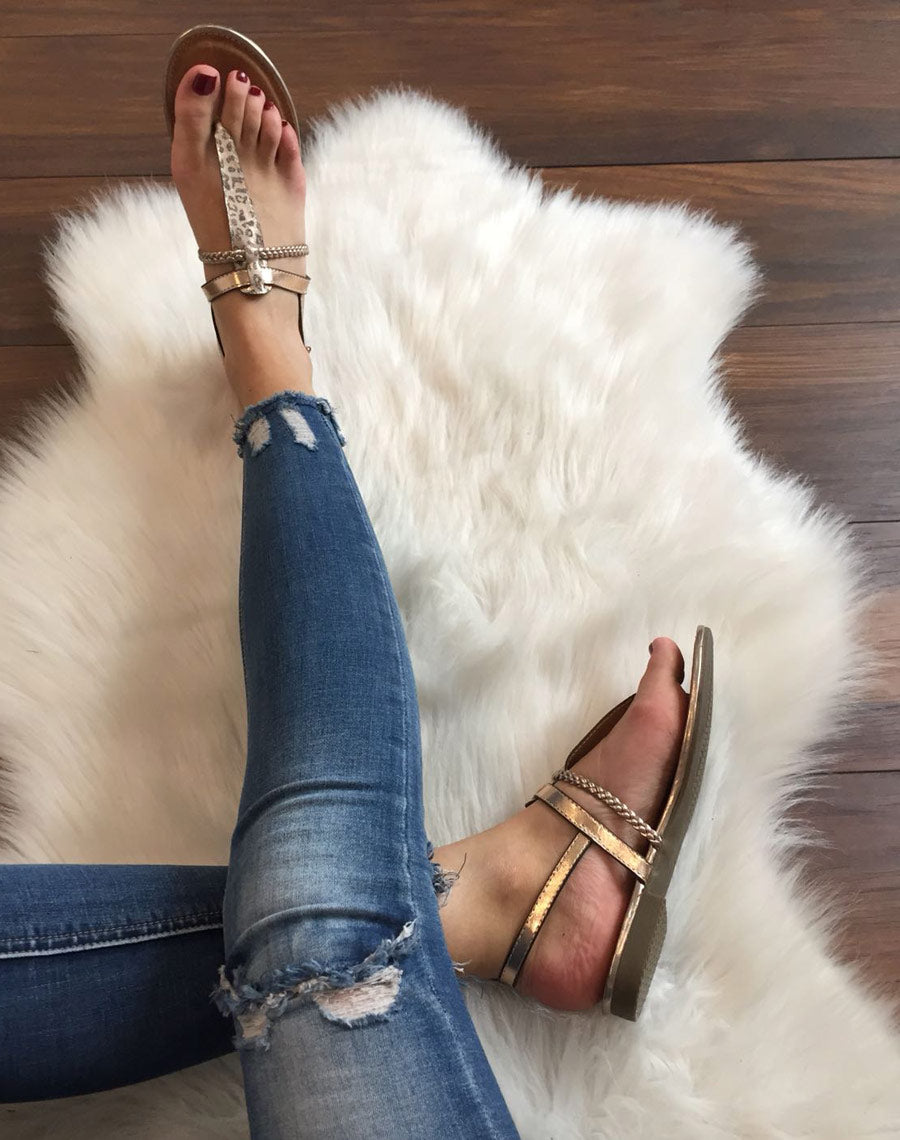 Nu-pieds champagne à lanière central léopard