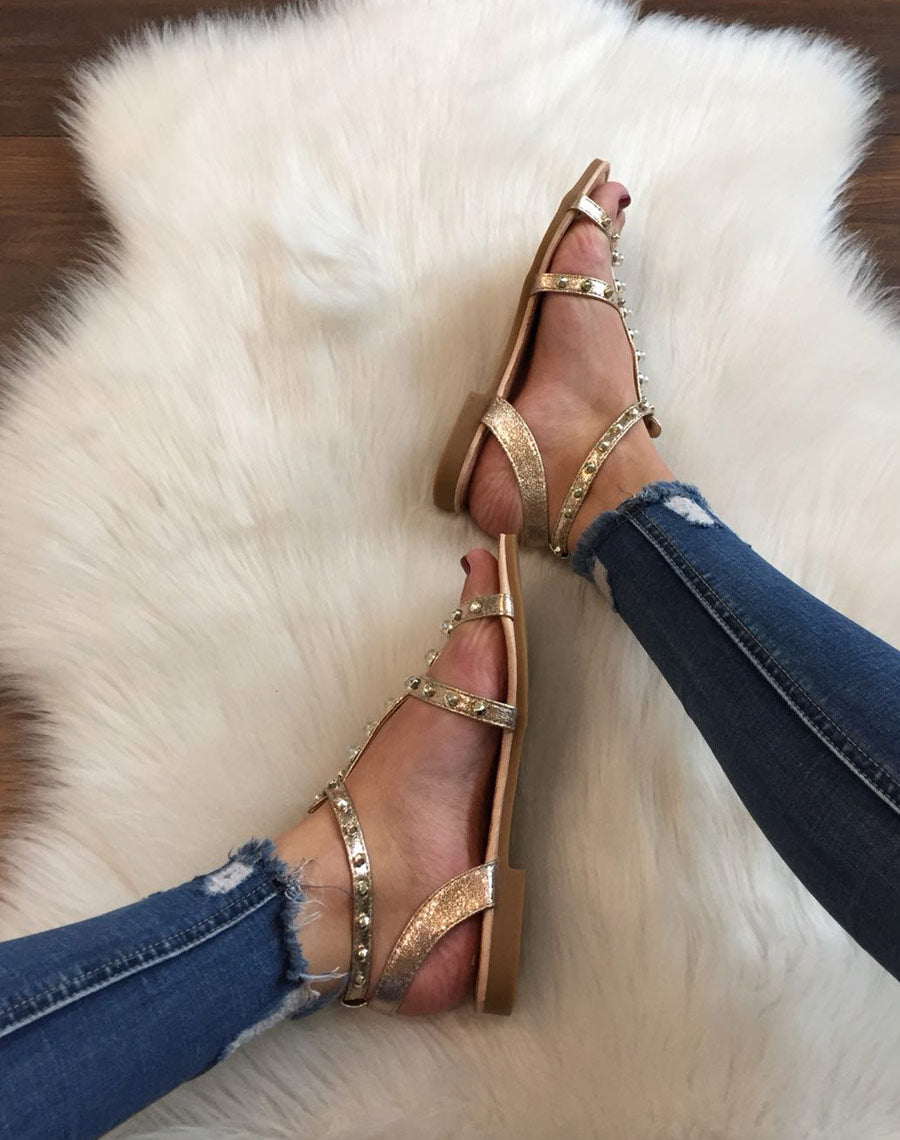 Nu-pieds champagne à perles et clous