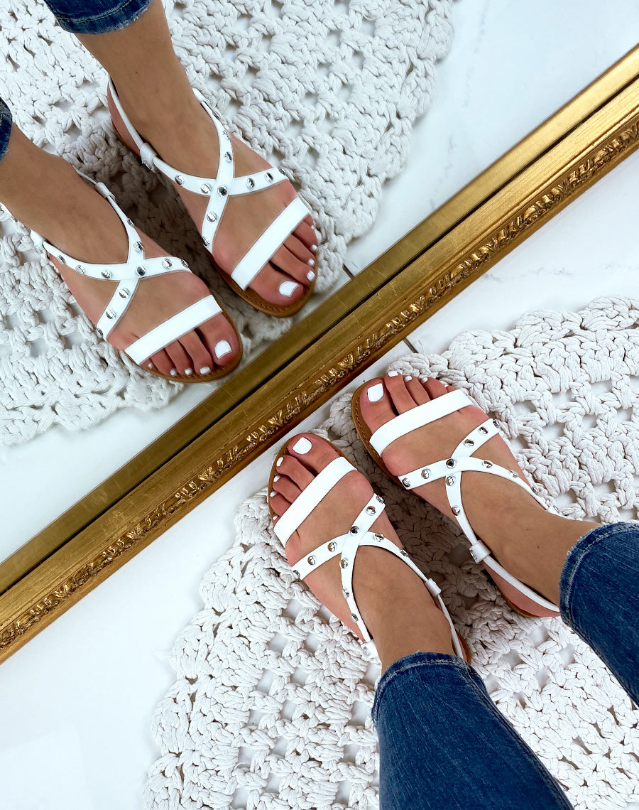 Nu-pieds cloutées blanches