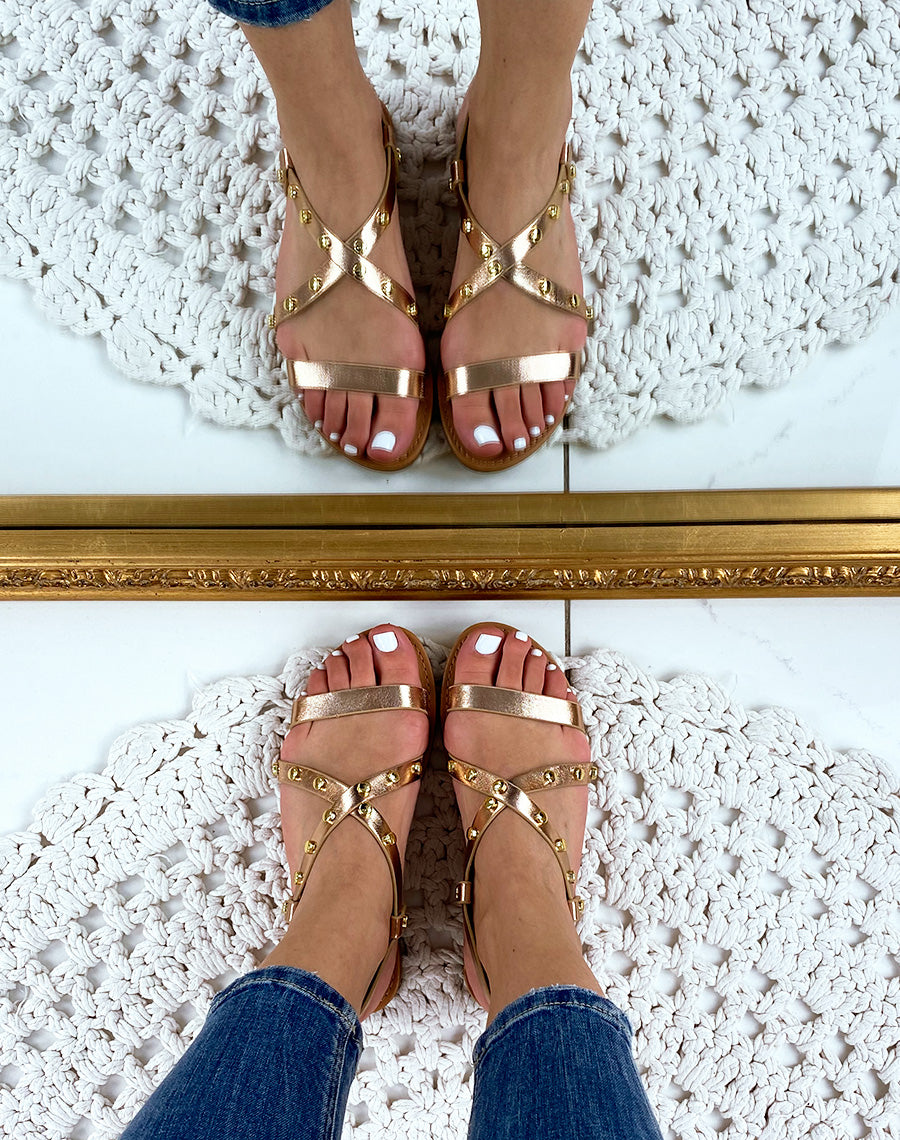 Nu-pieds cloutées couleur champagne