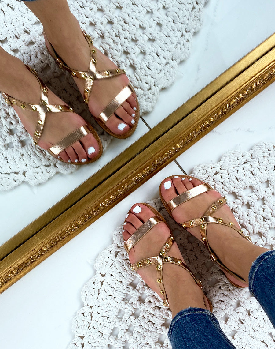 Nu-pieds cloutées couleur champagne