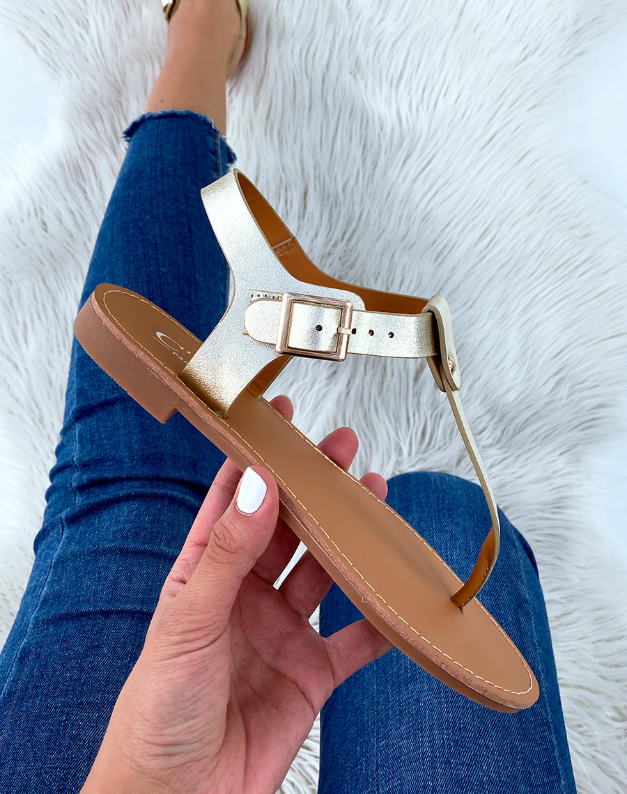 Nu-pieds dorés à clou doré