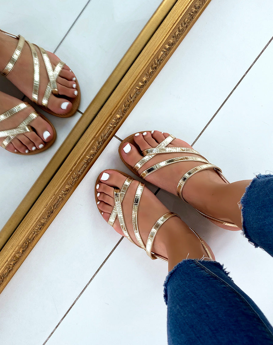 Nu-pieds dorés effet croco à multiples lanières entrecroisées