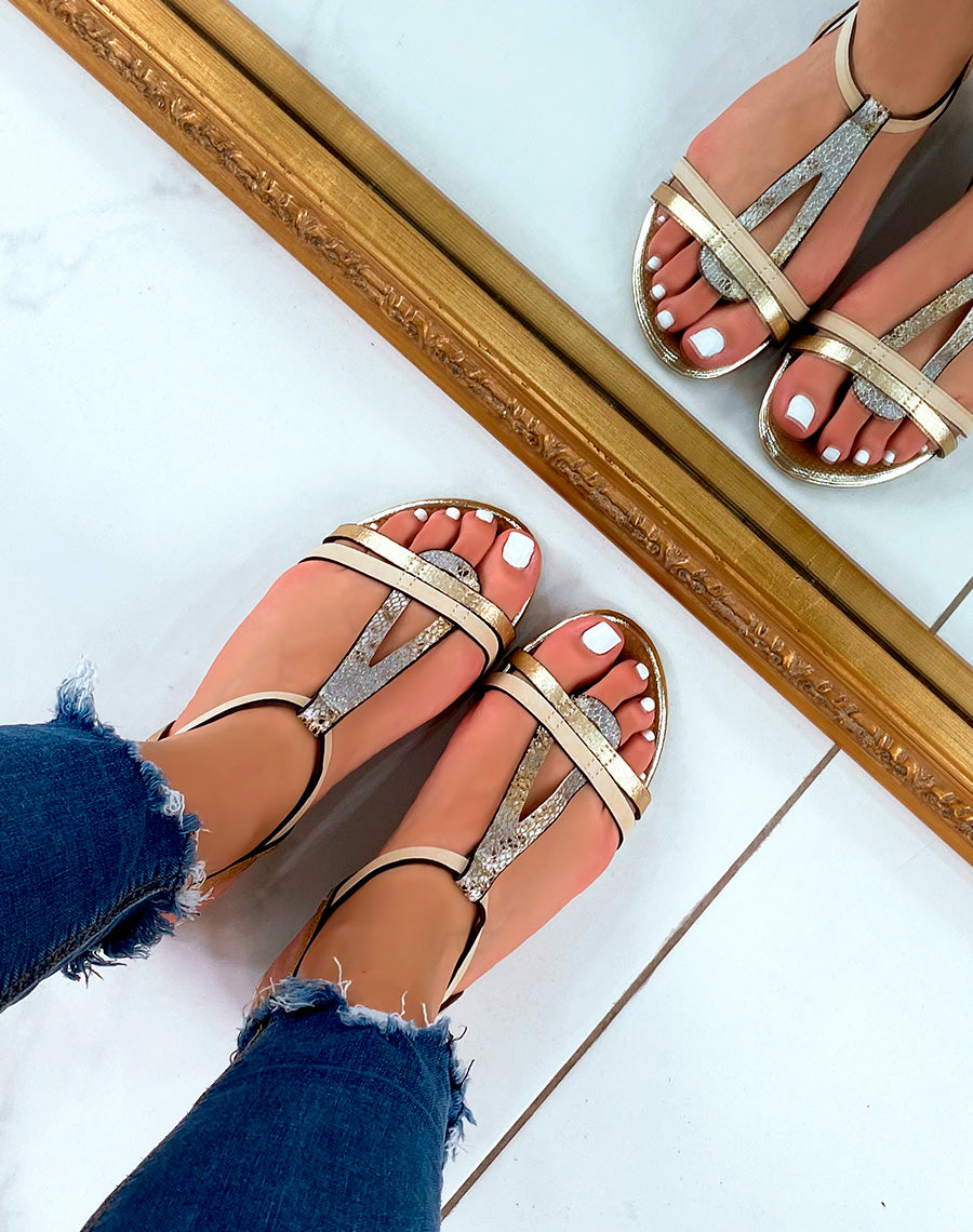 Nu-pieds dorés à lanières nouées