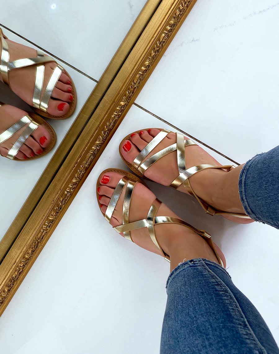 Nu-pieds dorés à multiples brides fines