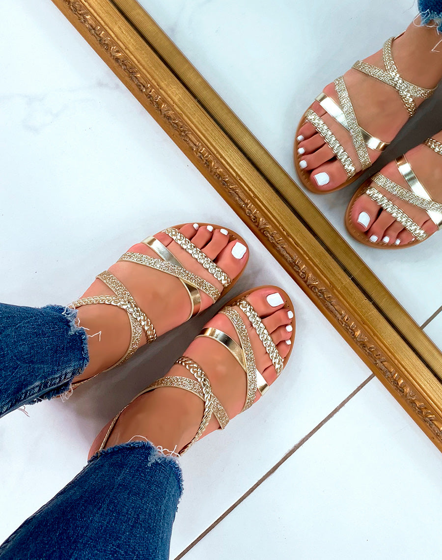Nu-pieds dorés à multiples brides tressées et pailletées