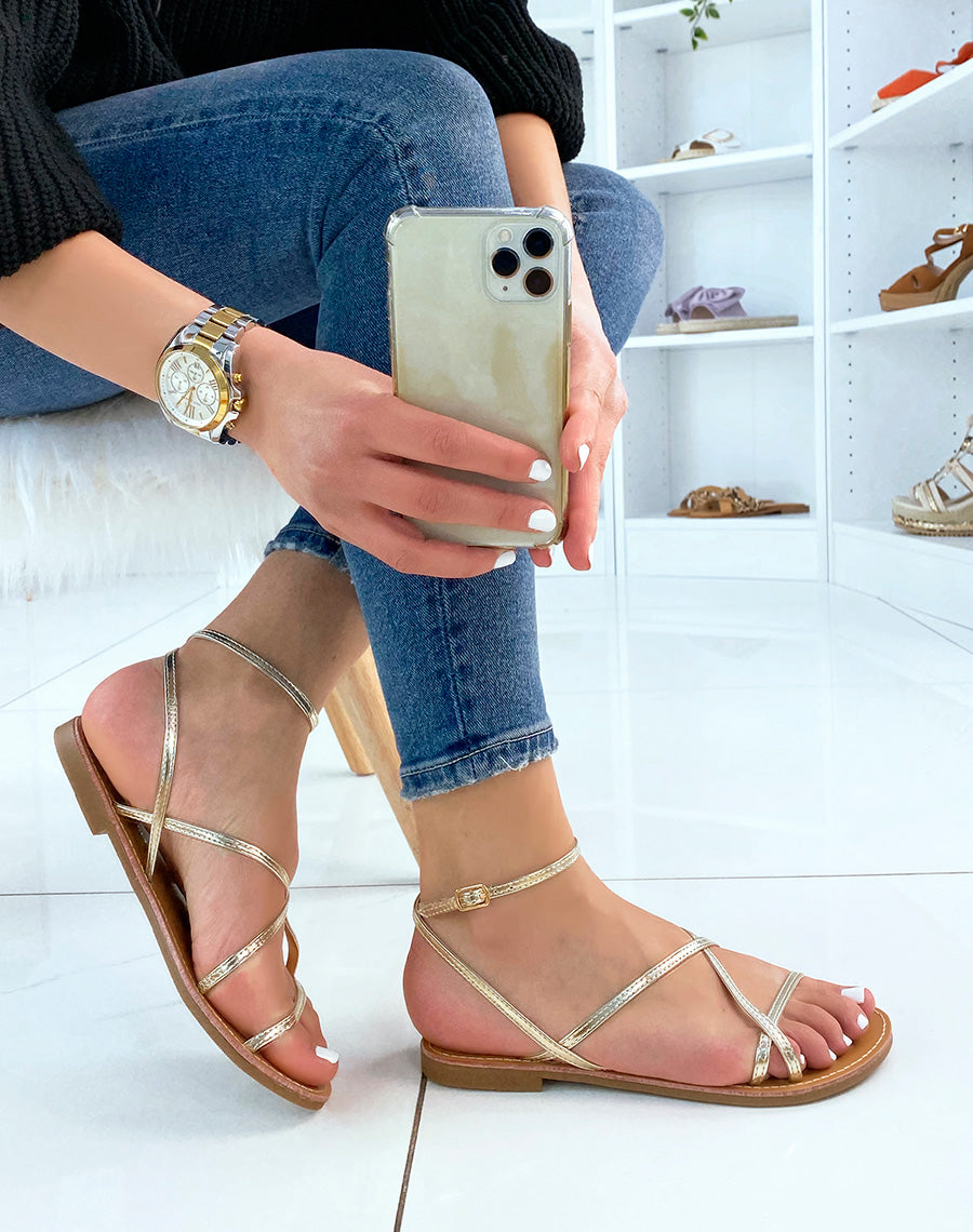 Nu-pieds dorés à multiples lanières fines