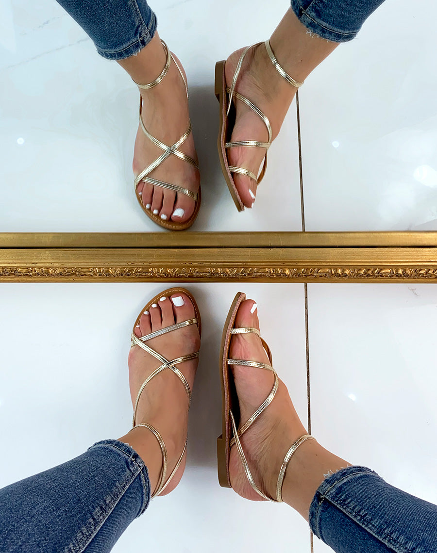 Nu-pieds dorés à multiples lanières fines