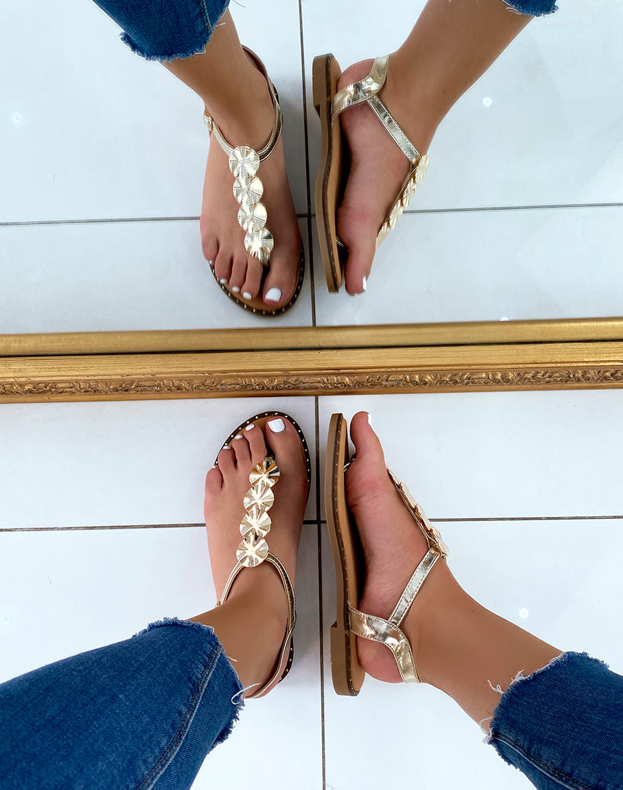 Nu-pieds dorés à quadruple bijoux dorés