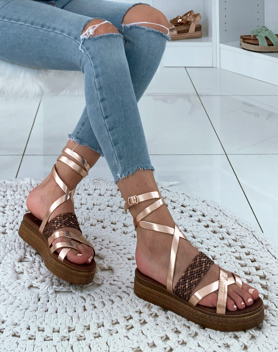 Nu-pieds en cuir bronze à semelles compensés et à lacets