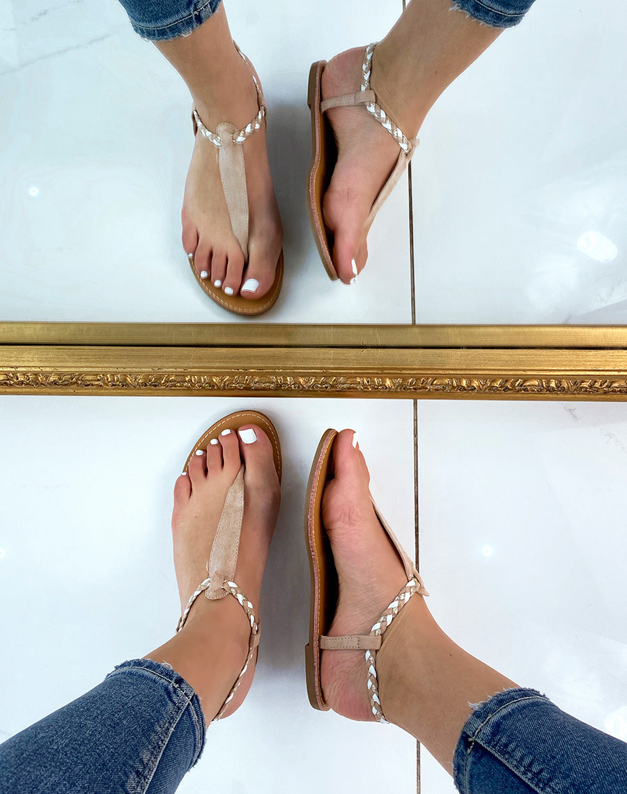 Nu-pieds en suédine beige à détail tressé