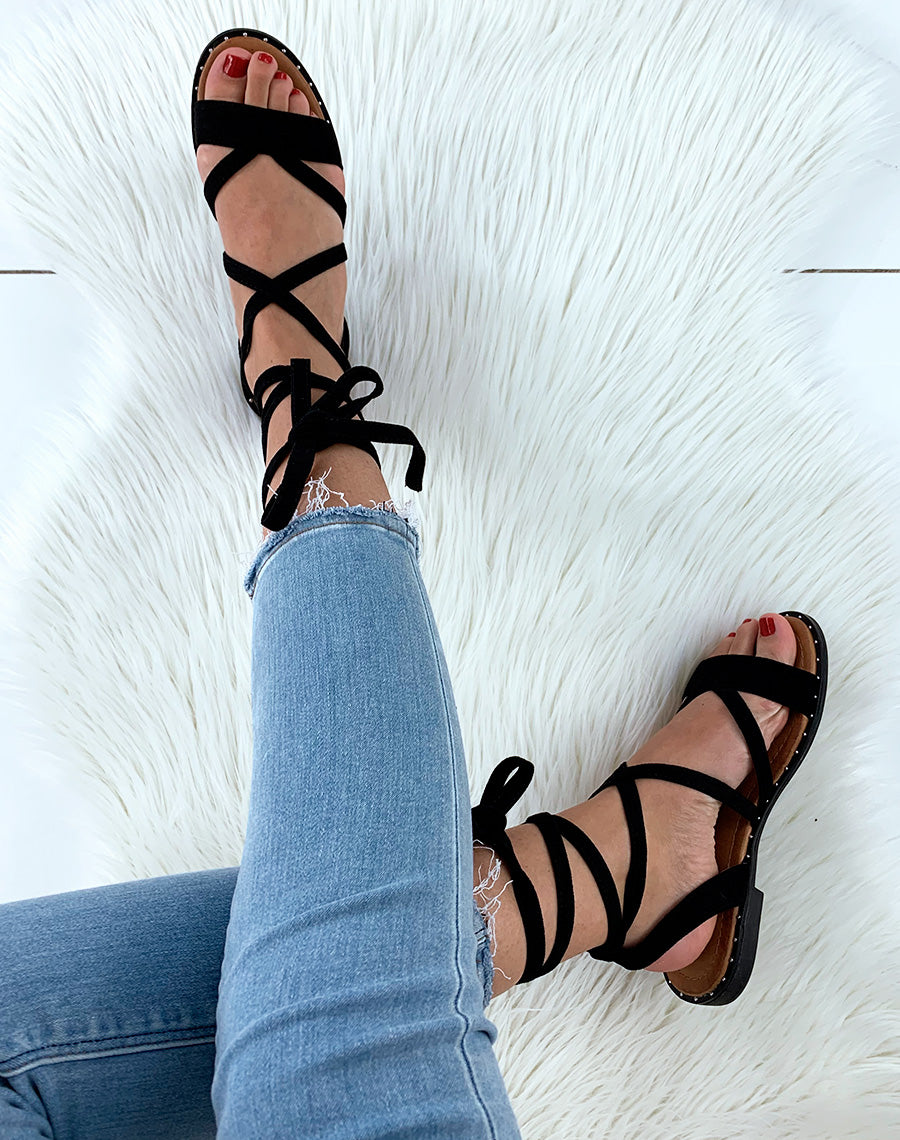 Nu-pieds en suédine noirs à lacets entrecroisés