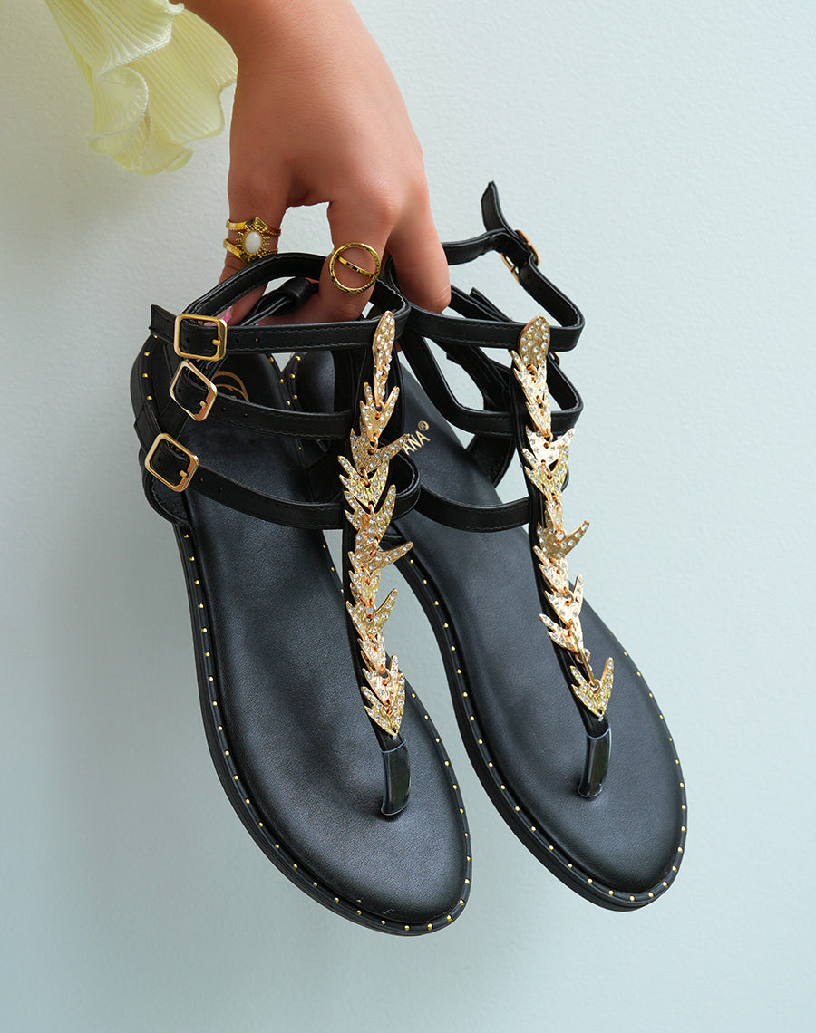 Nu-pieds femme noirs tendance avec bijoux dorés et strass