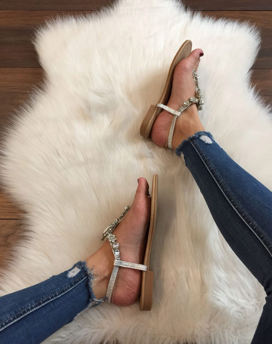 Nu-pieds gris avec Bijoux centrale