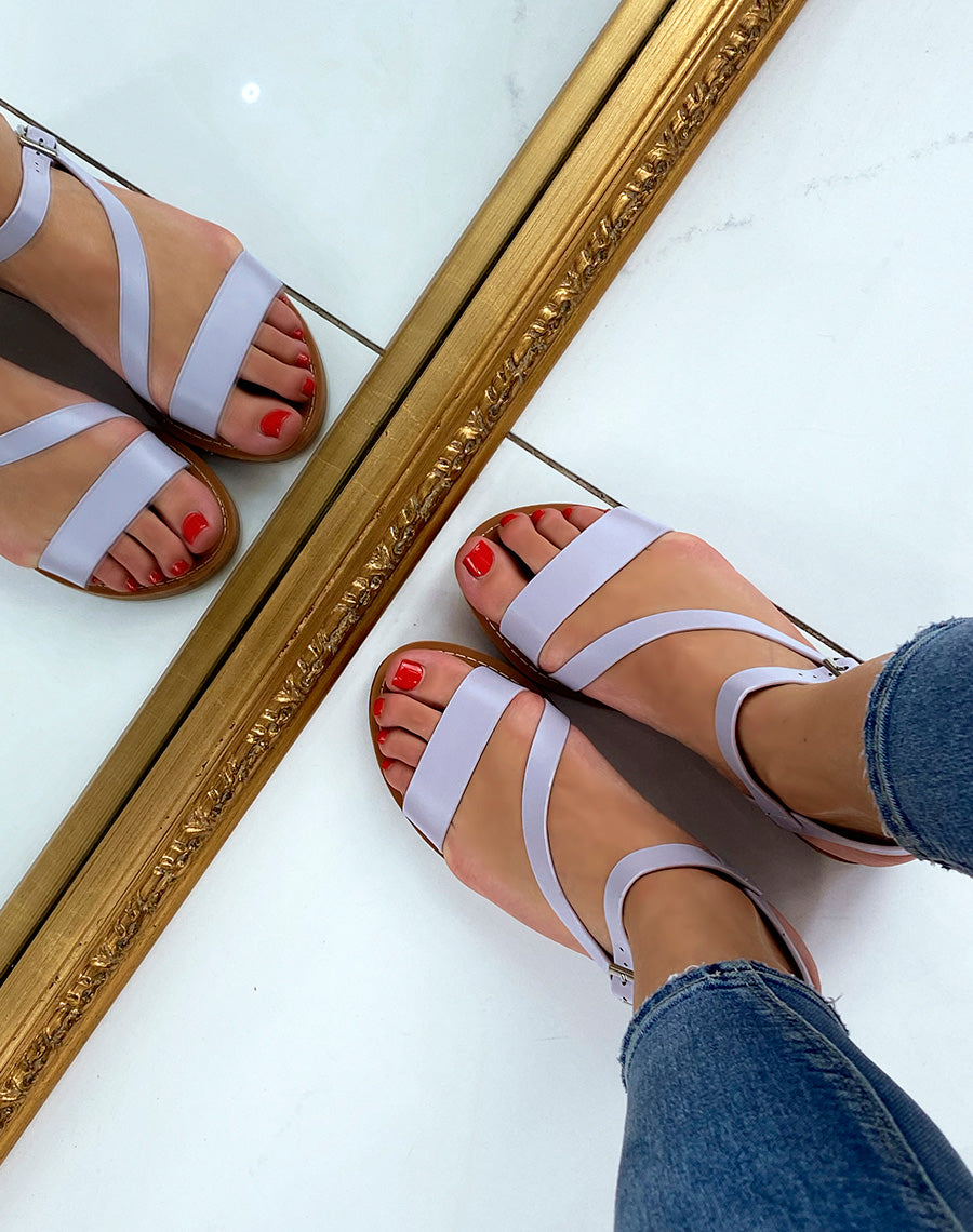 Nu-pieds lilas à brides asymétriques