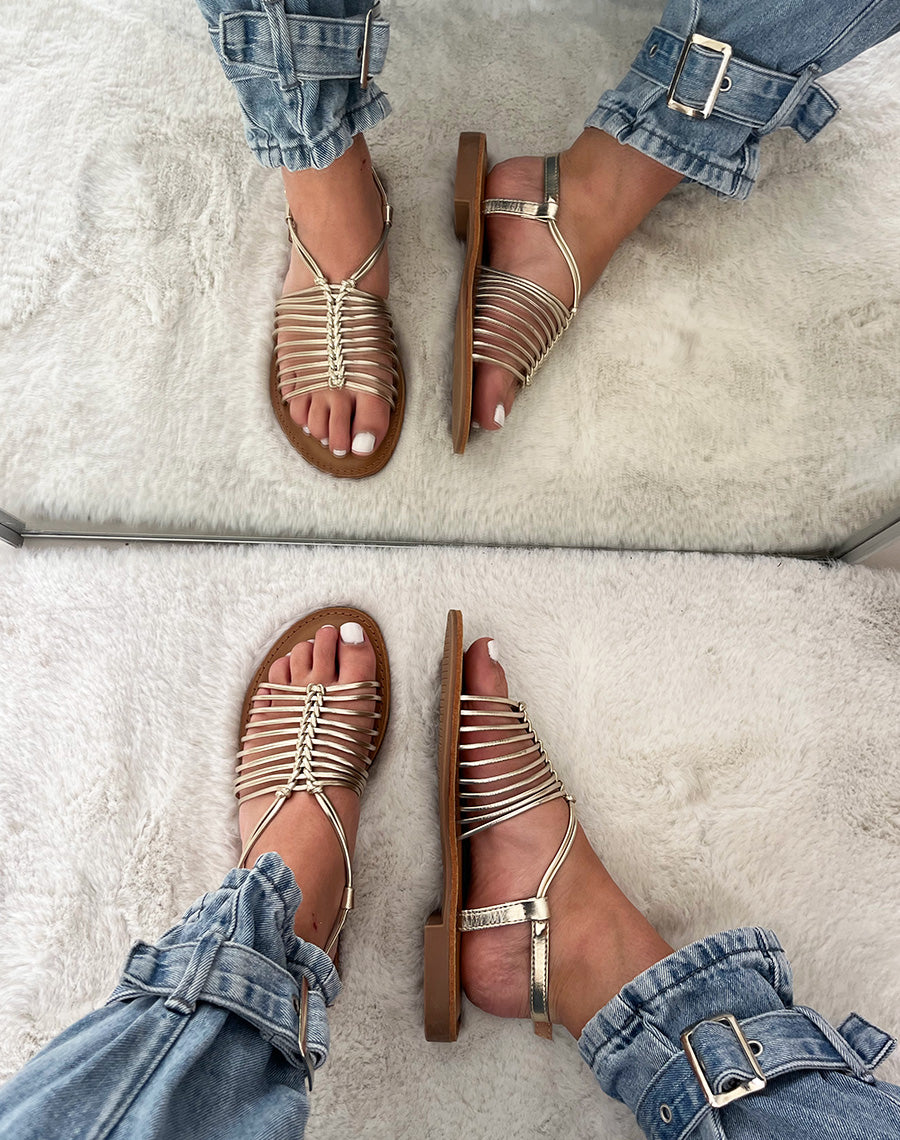 Nu-pieds à multiples brides fines dorées