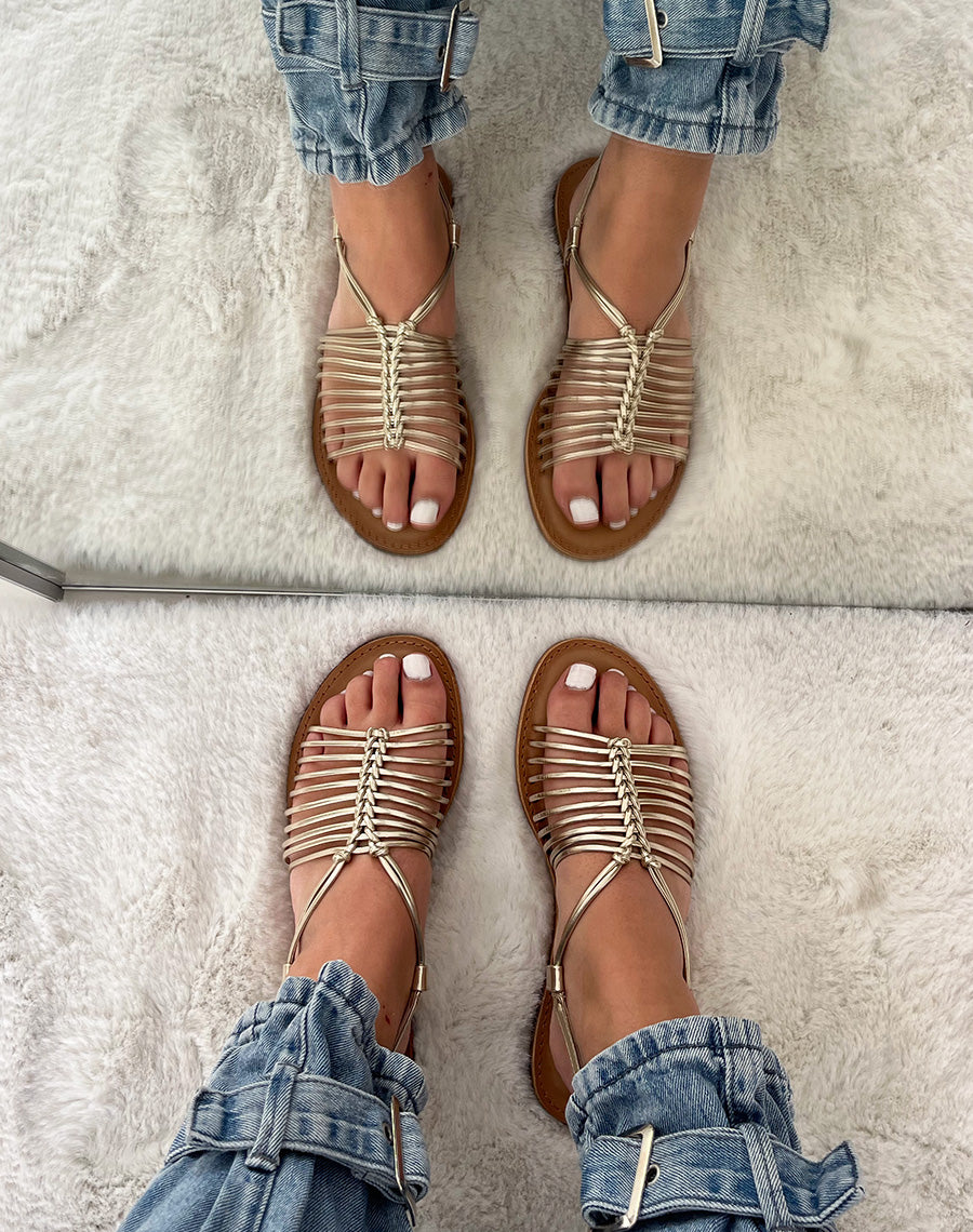 Nu-pieds à multiples brides fines dorées