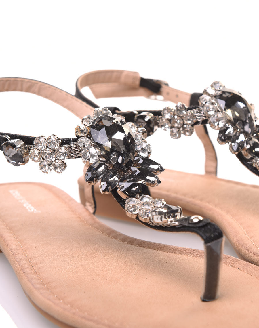 Nu-pieds noir avec Bijoux centrale