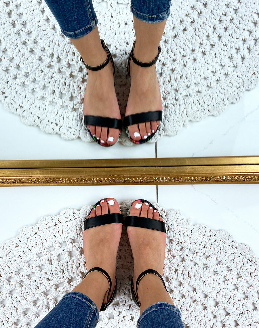 Nu-pieds noir en simili cuir