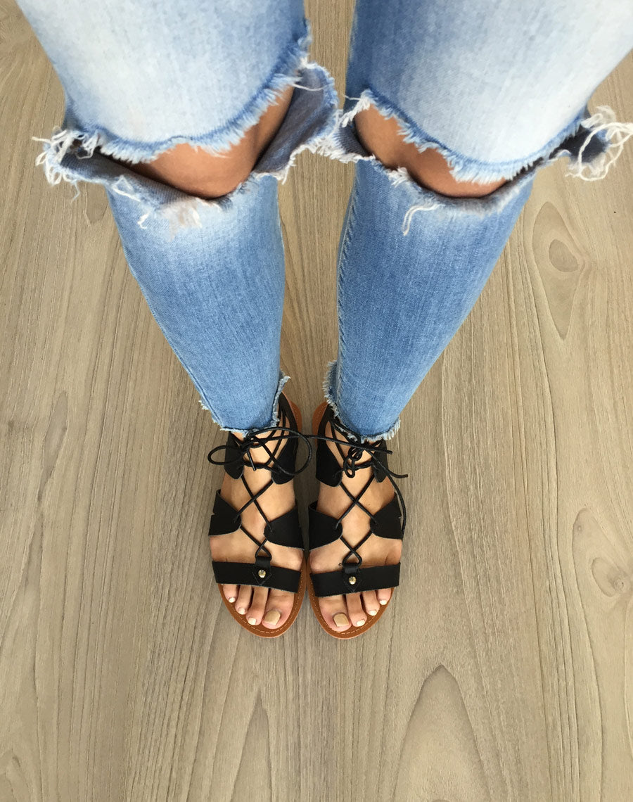 Nu-pieds noir à lacet