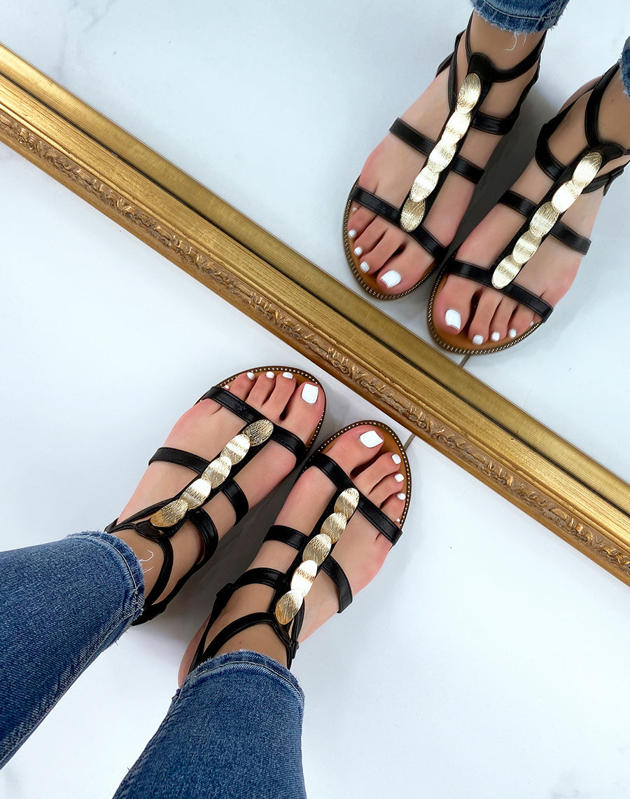 Nu-pieds noires à pièces dorés et multiples brides